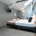 With Wellness Nextdoor And Kitchen Access בית הארחה