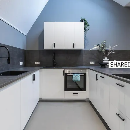 With Wellness Nextdoor And Kitchen Access Πανσιόν 3*