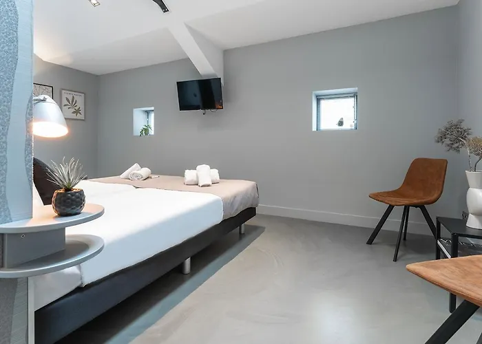 With Wellness Nextdoor And Kitchen Access Πανσιόν 3*