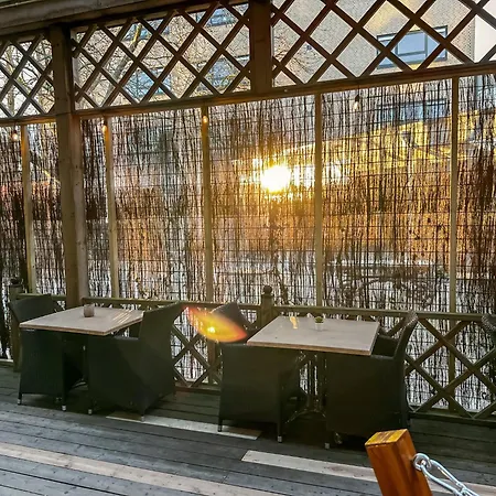 With Wellness Nextdoor And Kitchen Access 3*